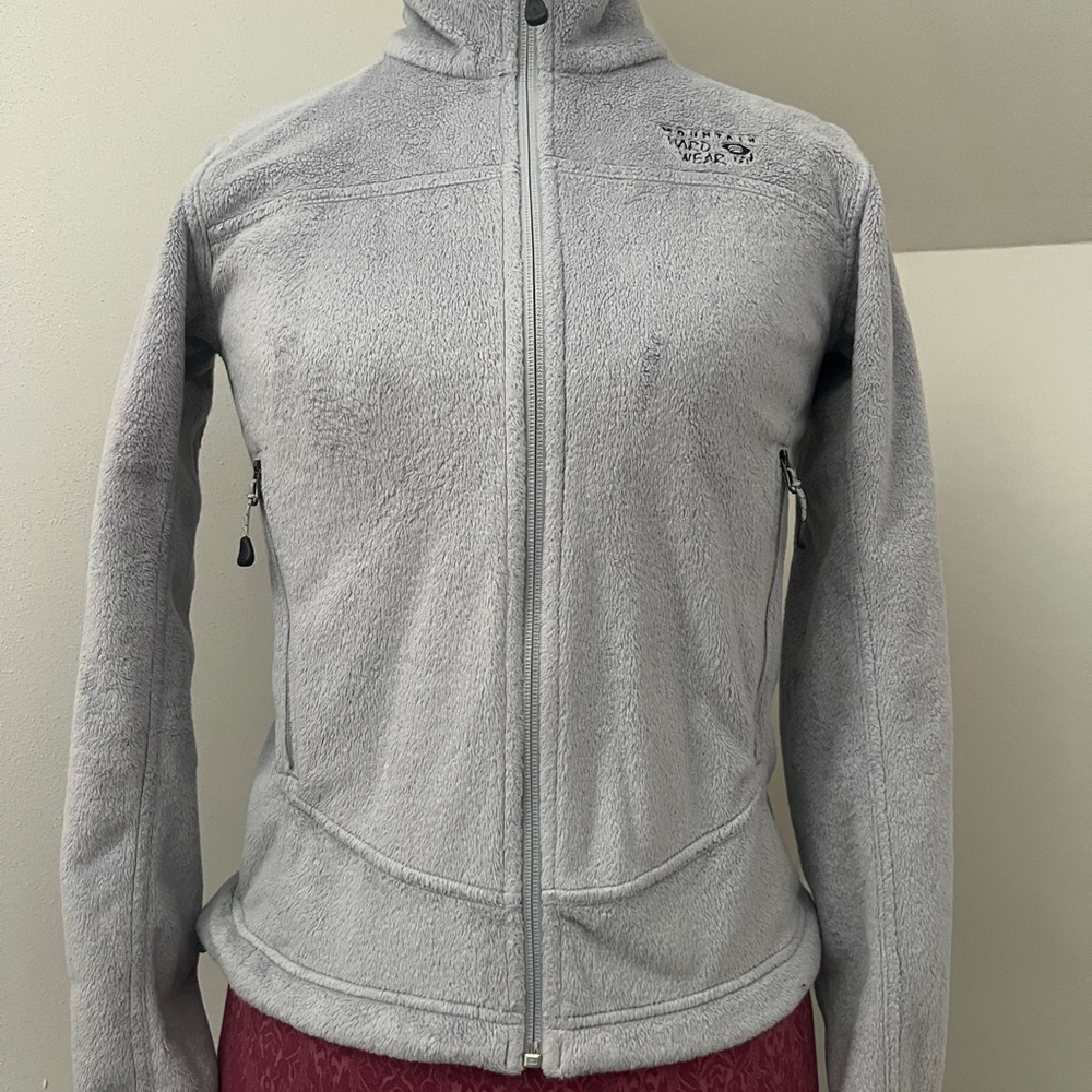 Mountain Hardwear Women's Light Gray Top
